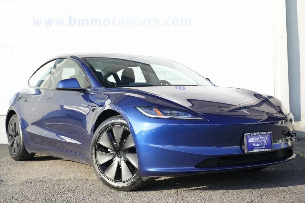 2024 Tesla Model 3 photo 1
