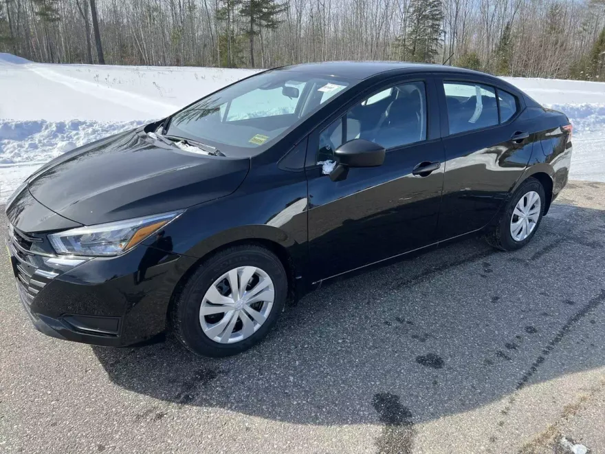 2025 Nissan Versa S photo 1