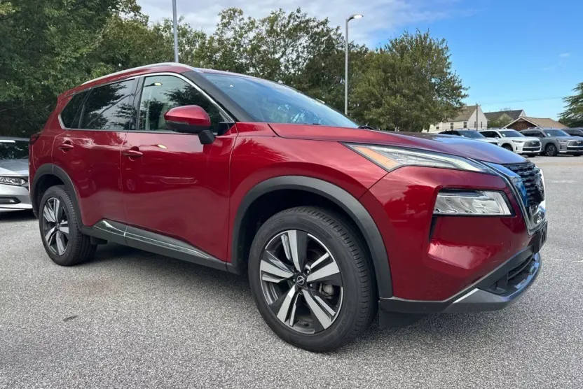 2023 Nissan Rogue SL photo 1