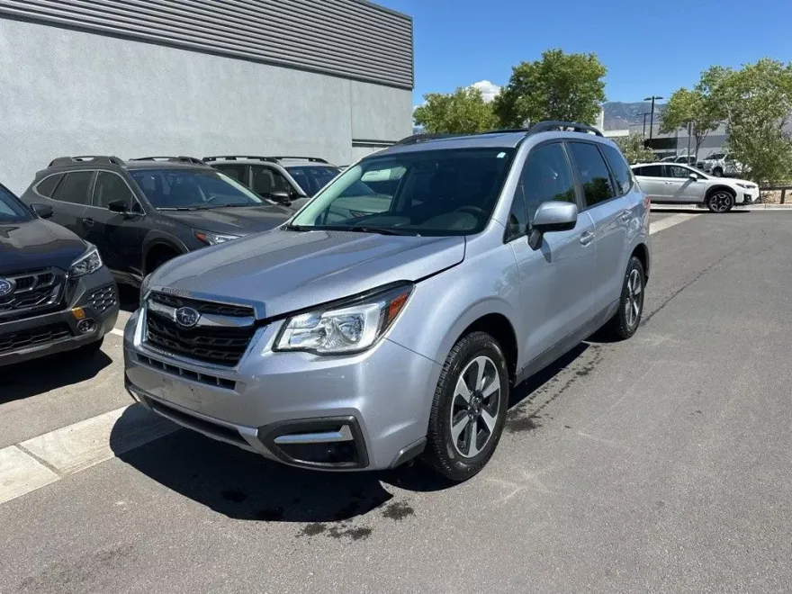 2017 Subaru Forester 2.5i Premium photo 1
