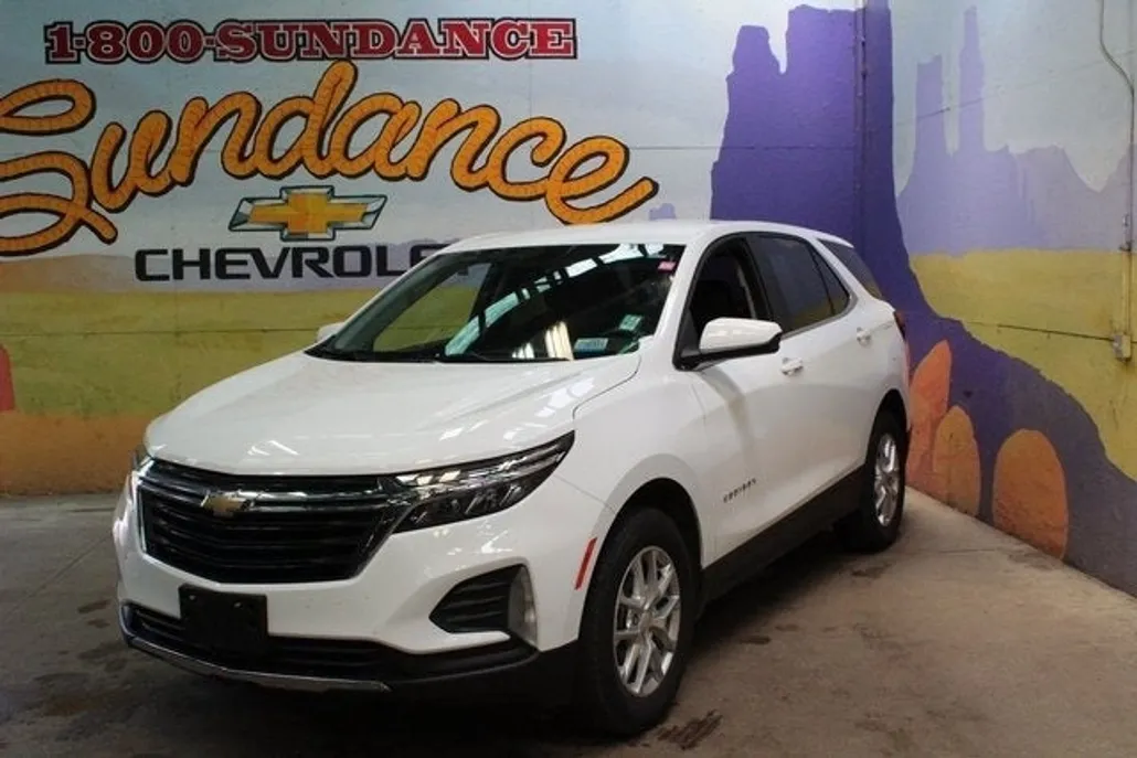 2022 Chevrolet Equinox LT photo 1