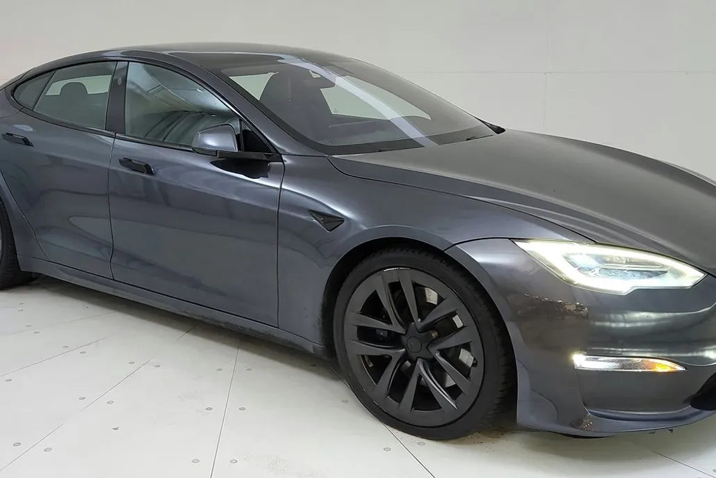 2021 Tesla Model S Plaid photo 1