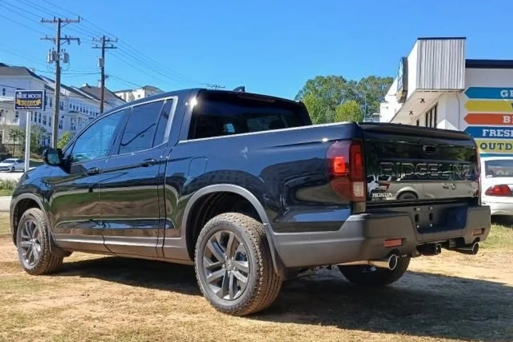 2025 Honda Ridgeline Sport photo 1