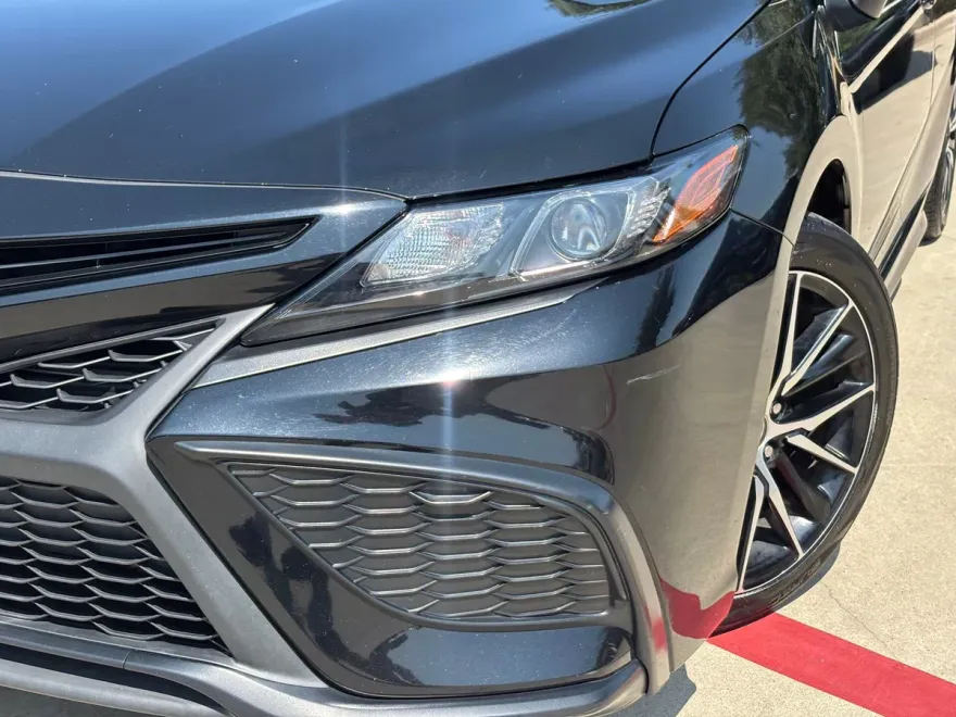 2023 Toyota Camry SE photo 1