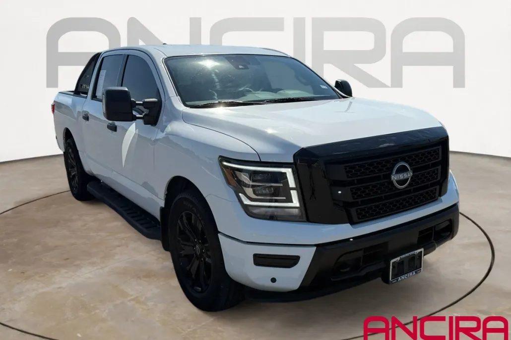 2023 Nissan Titan SV photo 1