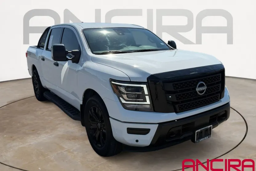 2023 Nissan Titan SV photo 1