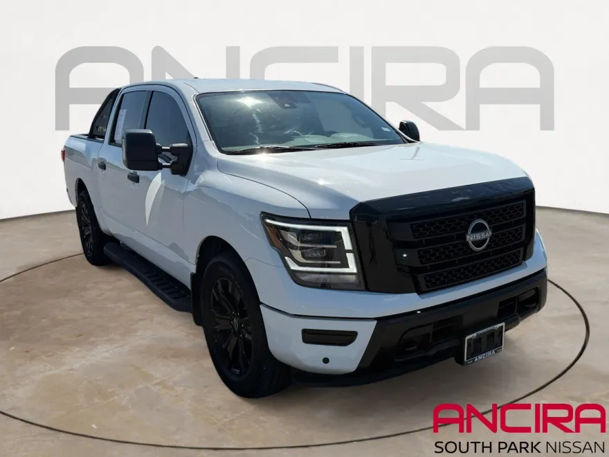 2023 Nissan Titan SV photo 1