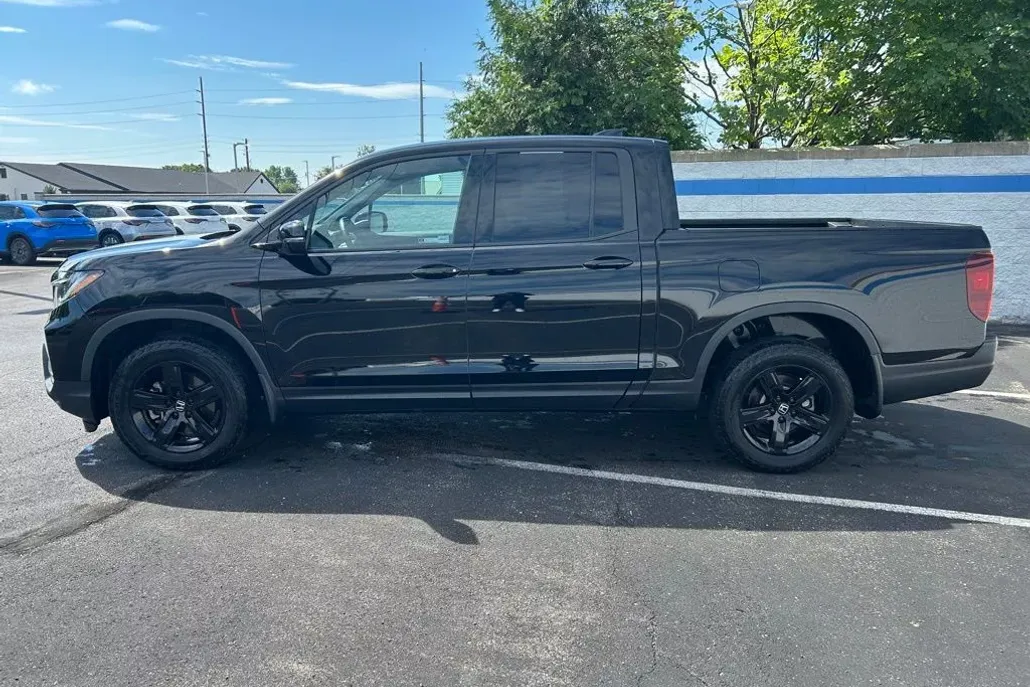 2023 Honda Ridgeline Black Edition photo 1