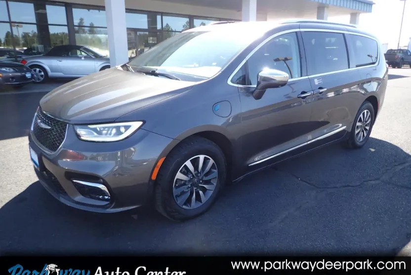 2021 Chrysler Pacifica Limited photo 1