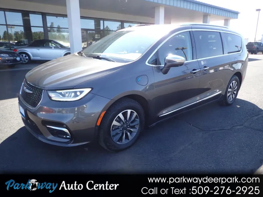 2021 Chrysler Pacifica Limited photo 1