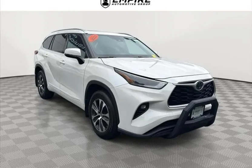 2021 Toyota Highlander XLE photo 1