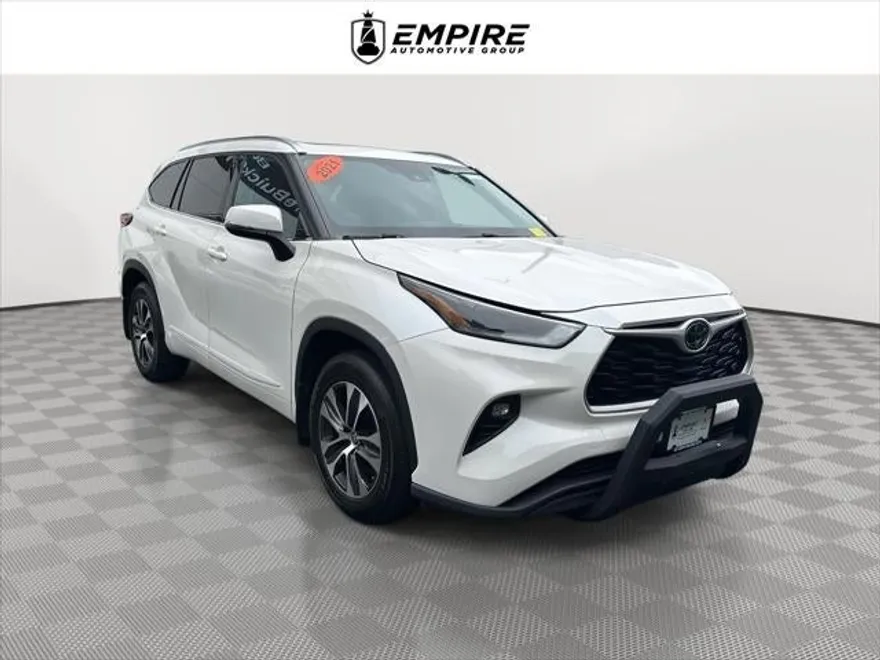 2021 Toyota Highlander XLE photo 1