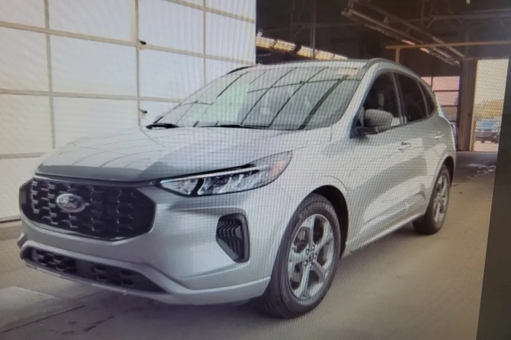2023 Ford Escape ST-Line photo 1