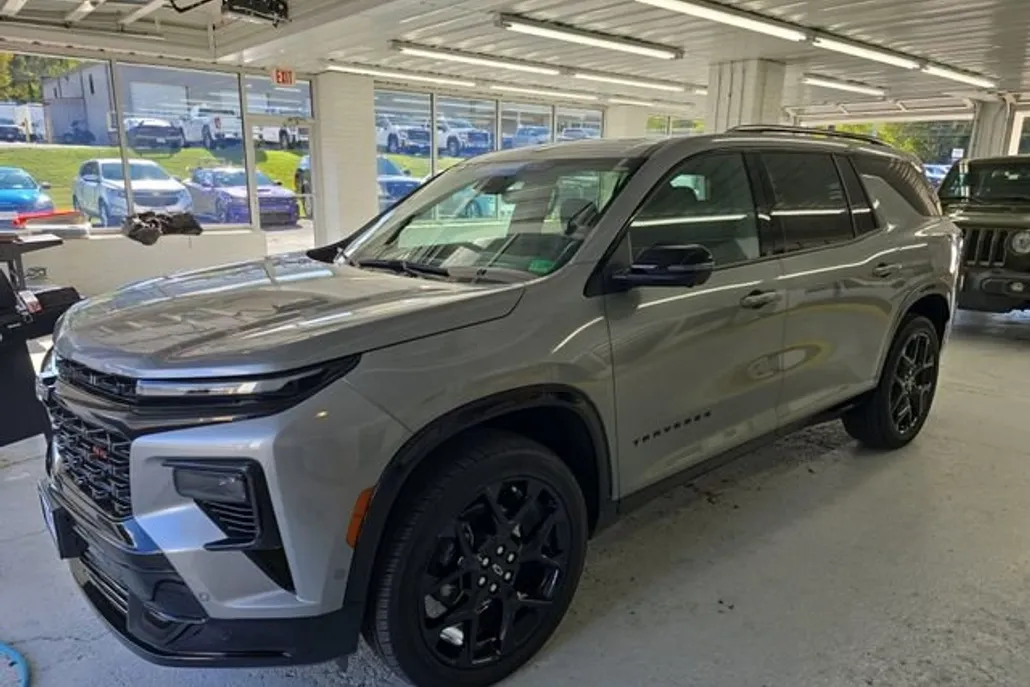 2024 Chevrolet Traverse RS photo 1