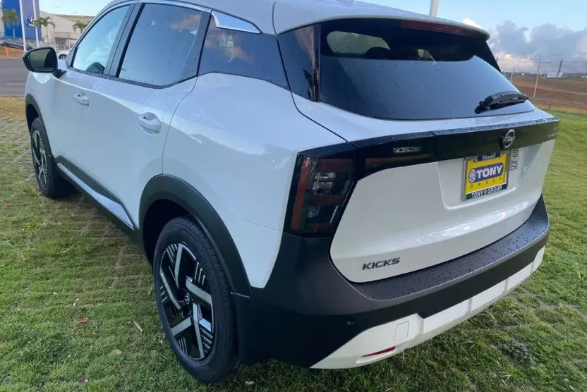 2026 Nissan Kicks SV photo 1