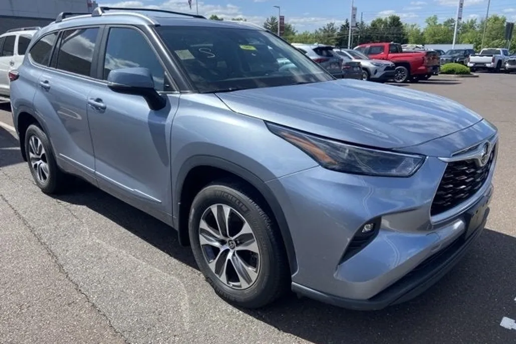 2023 Toyota Highlander XLE photo 1
