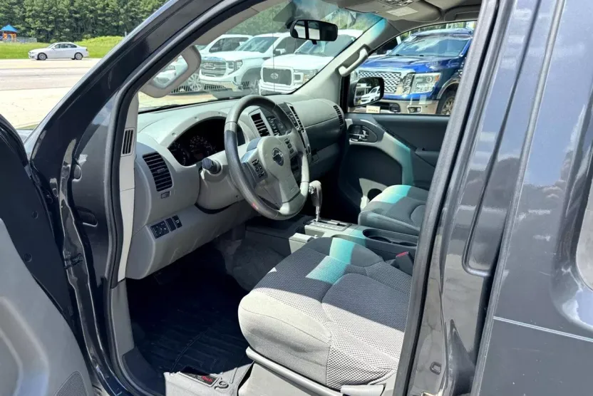 2015 Nissan Frontier S Crew Cab photo 1