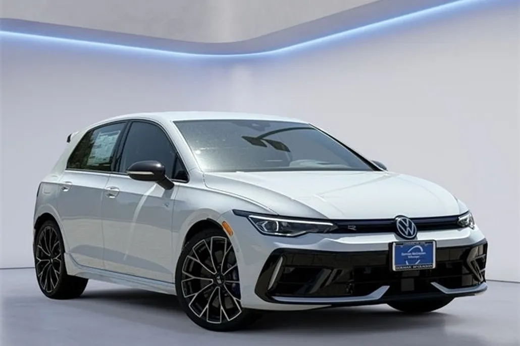 2025 Volkswagen Golf R 2.0 TSI photo 1