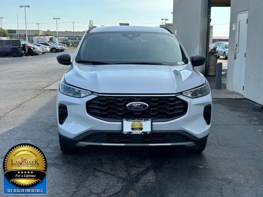 2025 Ford Escape ST-Line photo 1