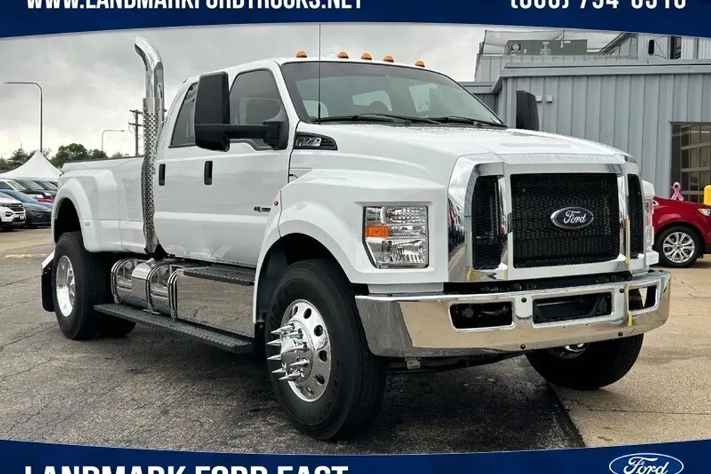 2025 Ford F-750 photo 1