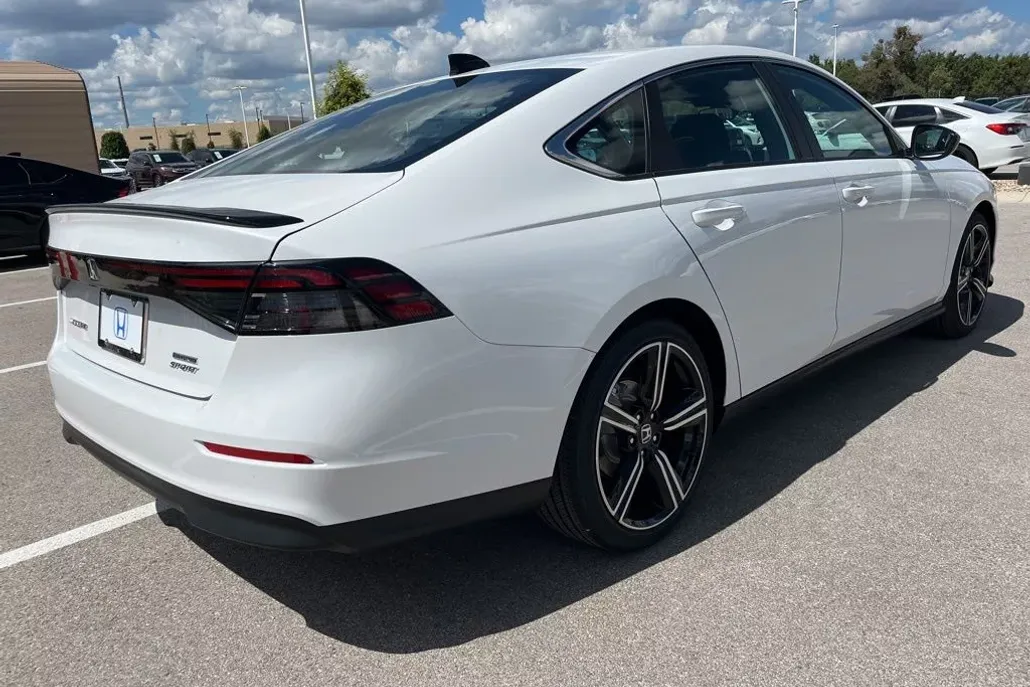 2025 Honda Accord Hybrid Sport photo 1