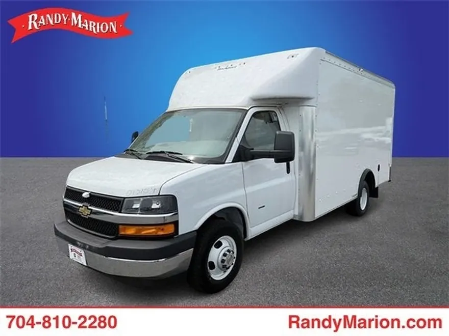 2023 Chevrolet Express Cutaway 3500 Work Van photo 1