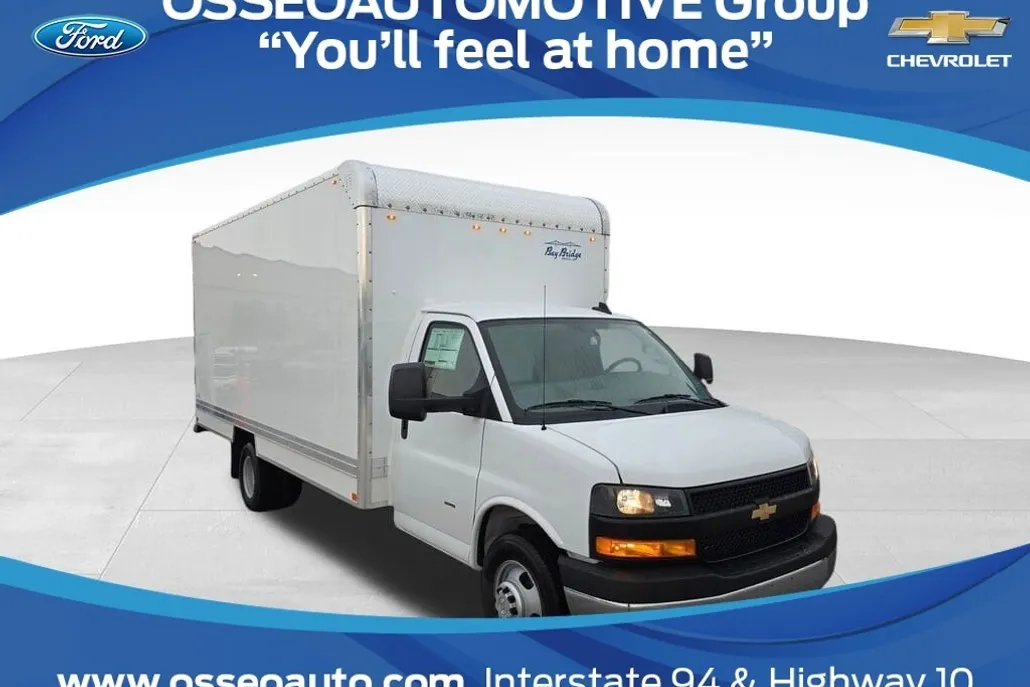 2025 Chevrolet Express Cutaway 3500 photo 1