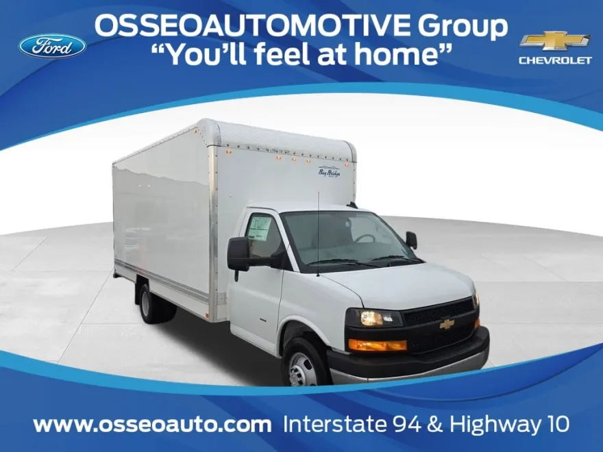 2025 Chevrolet Express Cutaway 3500 photo 1