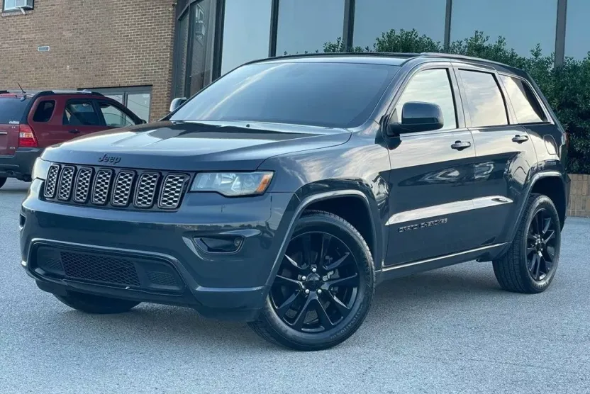 2018 Jeep Grand Cherokee Altitude photo 1