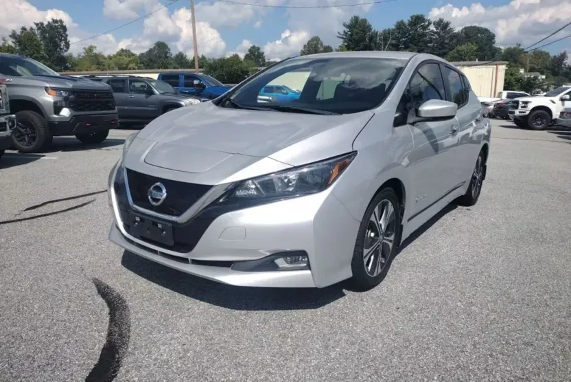 2018 Nissan Leaf SV photo 1