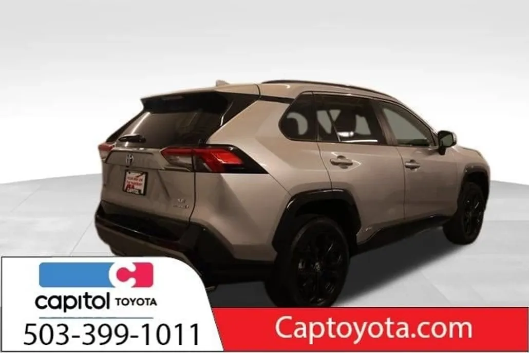 2022 Toyota RAV4 Hybrid SE photo 1