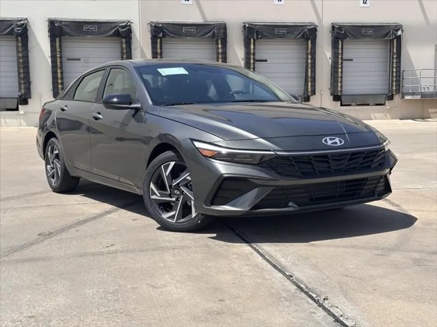 2025 Hyundai Elantra SEL Sport photo 1