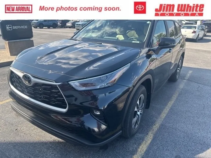 2023 Toyota Highlander XLE photo 1