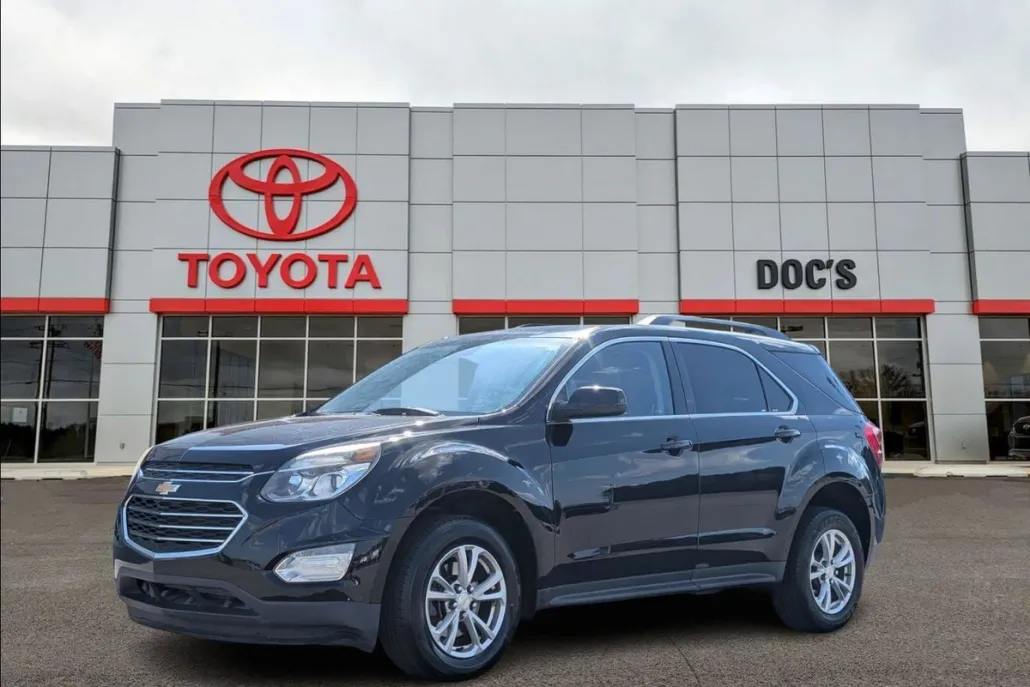 2017 Chevrolet Equinox LT photo 1