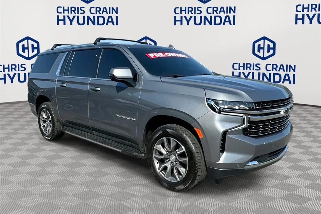 2022 Chevrolet Suburban LT photo 1