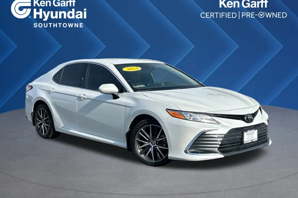 2023 Toyota Camry XLE photo 1
