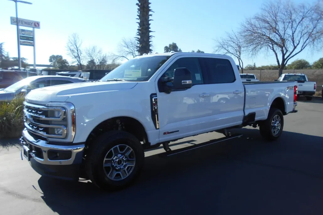 2025 Ford F-350 Lariat photo 1