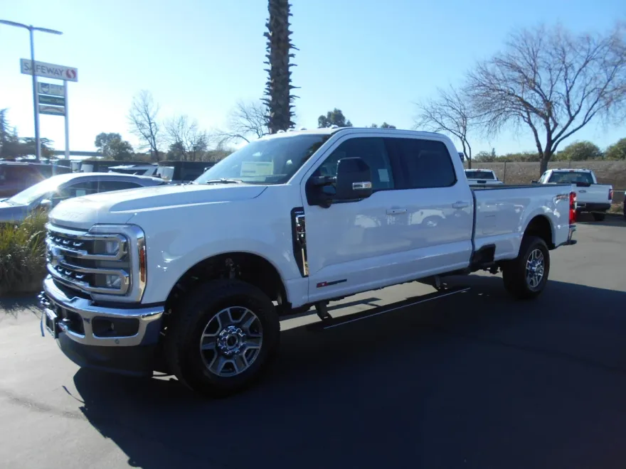 2025 Ford F-350 Lariat photo 1