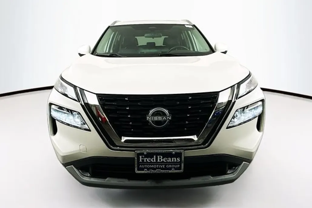 2022 Nissan Rogue SV photo 1