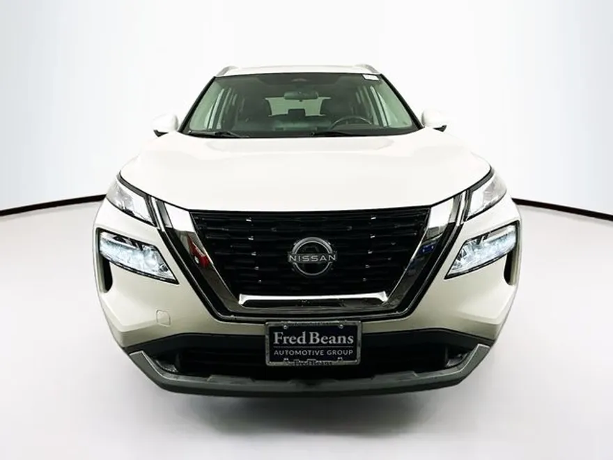 2022 Nissan Rogue SV photo 1