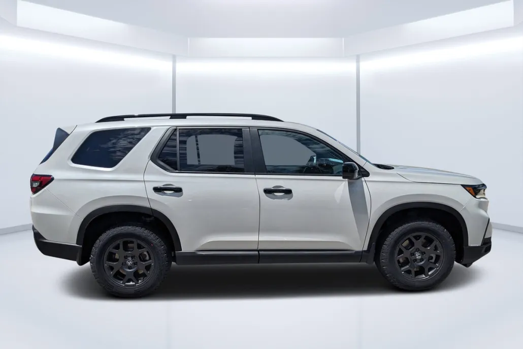 2025 Honda Pilot TrailSport photo 1