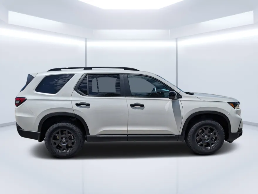 2025 Honda Pilot TrailSport photo 1