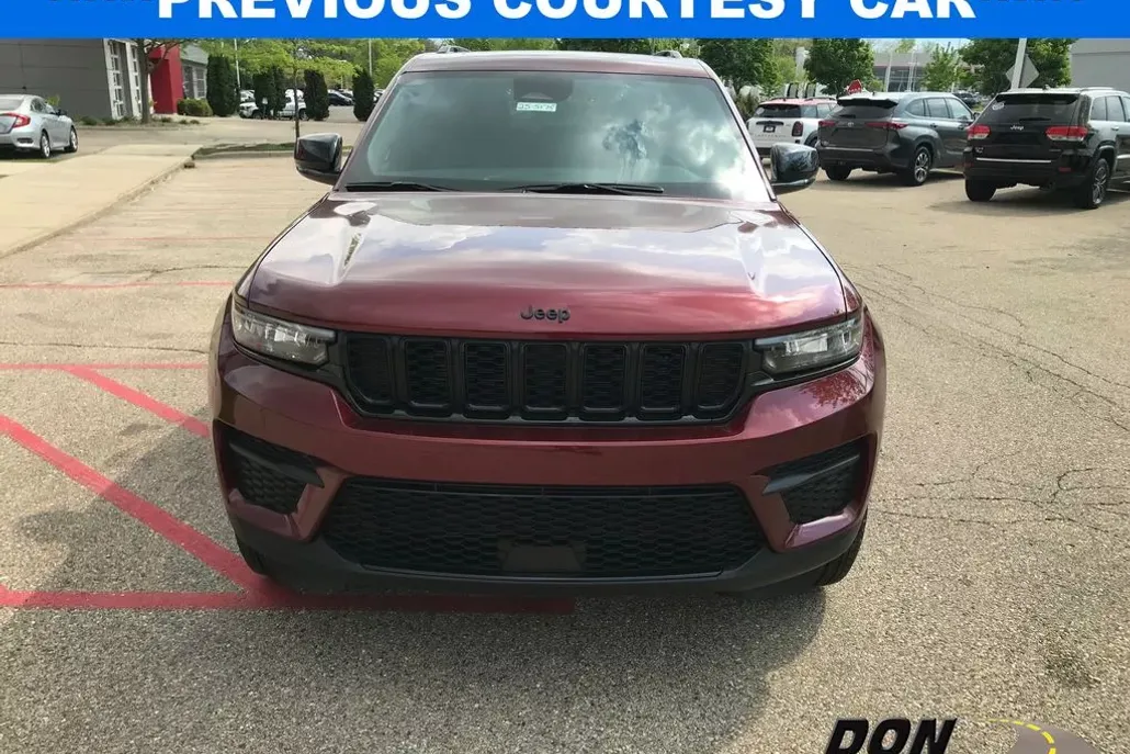 2025 Jeep Grand Cherokee Laredo Sport Altitude X photo 1