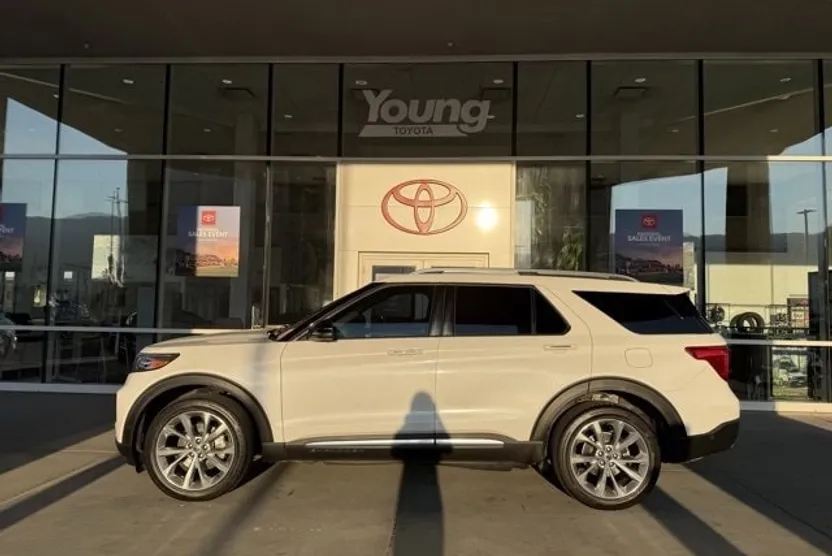 2021 Ford Explorer Platinum Sport photo 1