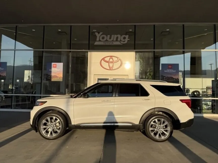 2021 Ford Explorer Platinum Sport photo 1