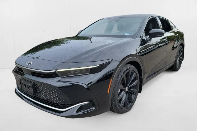 2025 Toyota Crown photo 1