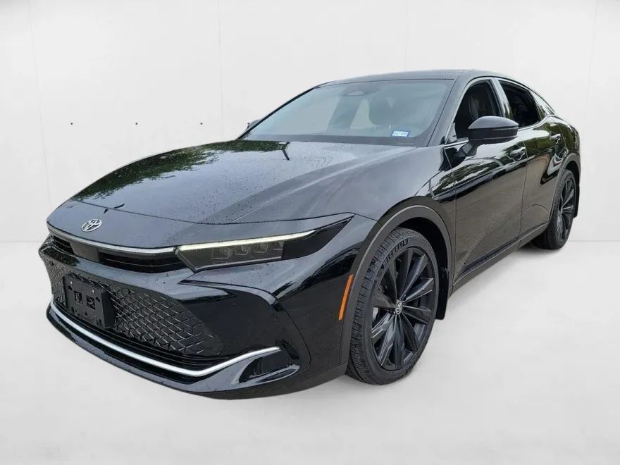 2025 Toyota Crown photo 1