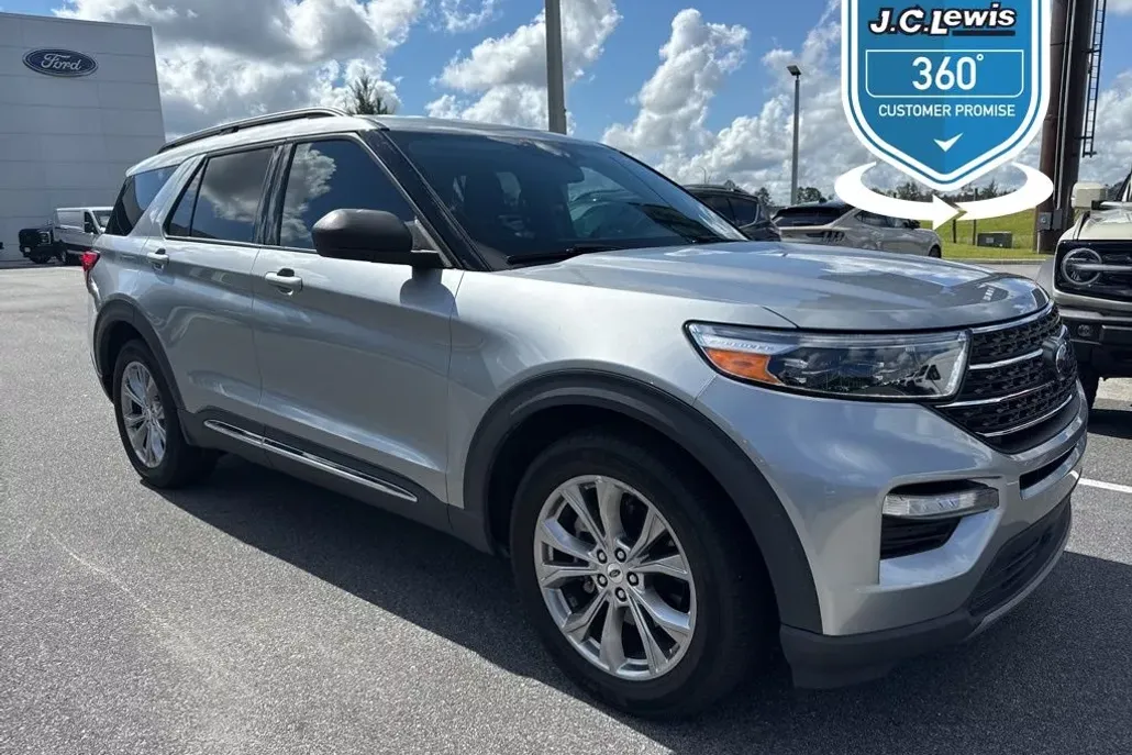2022 Ford Explorer XLT photo 1