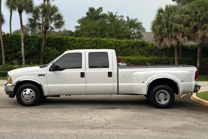 2001 Ford F-350 XLT photo 1