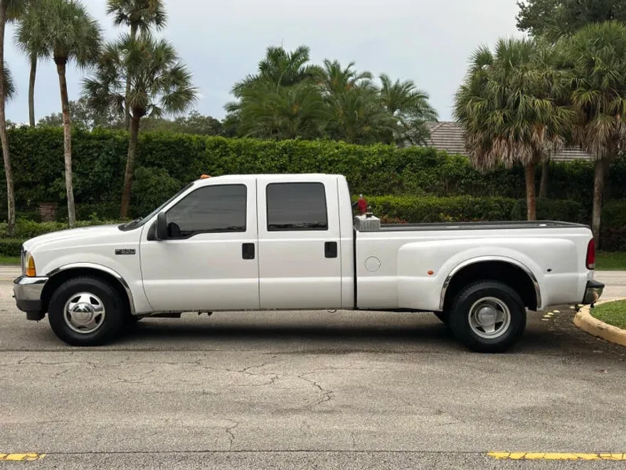 2001 Ford F-350 XLT photo 1